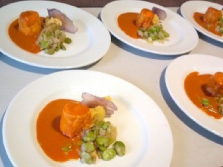 Tournedos de poulet sauce armoricaine accompagnée d’une purée de céleri et légumes de saisons