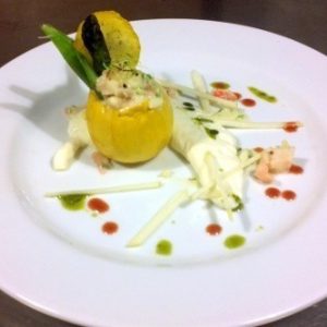Courgette farcie, espumas, julienne, pistou