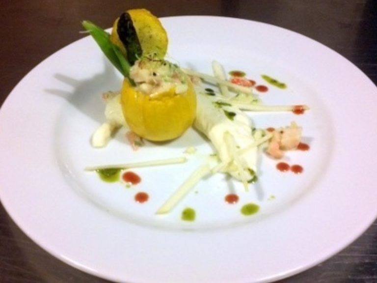 Courgette farcie, espumas, julienne, pistou