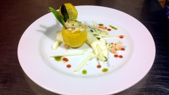 Courgette farcie, espumas, julienne, pistou