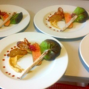 Foie gras cuit en lobe au naturel sel poivre, houmous, finger figue, croûton grillée