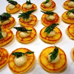 blinis : houmous, tarama, caviar d'aubergine, beurre de rocquefort, guacamole