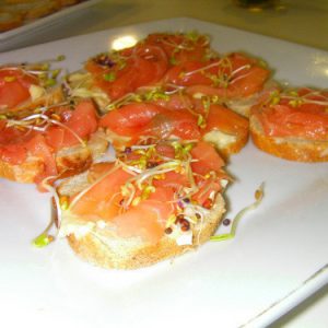 Toasts classiques : saumon fumé, jambon cru, rillette, saint jacques, foie gras...