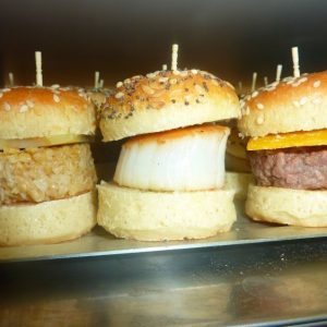 Mini burger boeuf, poulet, saumon, saint jacques, vétarien...