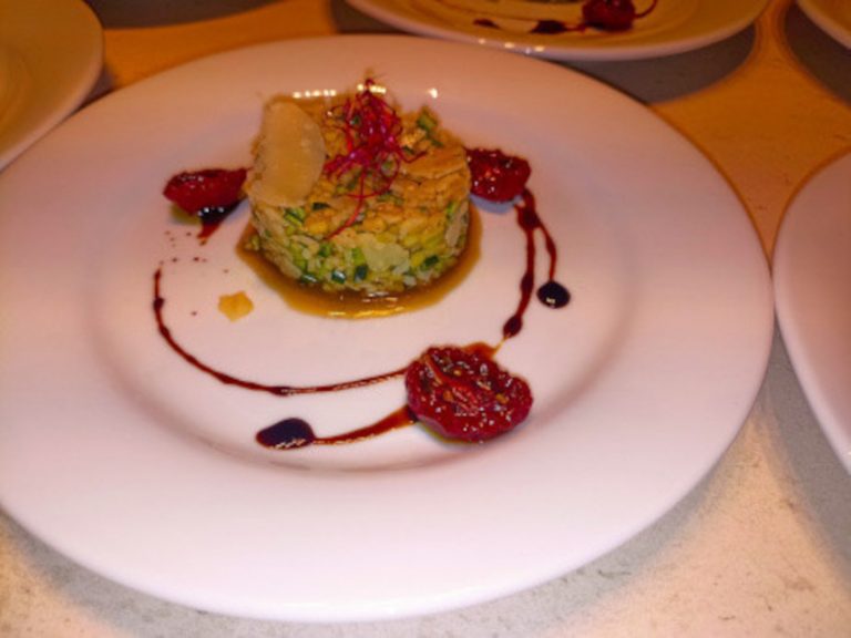 Tartare de courgette et parmesan en vinaigrette balsamique… Zucchini tartare and parmesan in balsamic vinaigrette...
