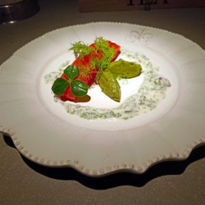 Pavé de saumon fumé, fromage frais à l’aneth et guacamole.